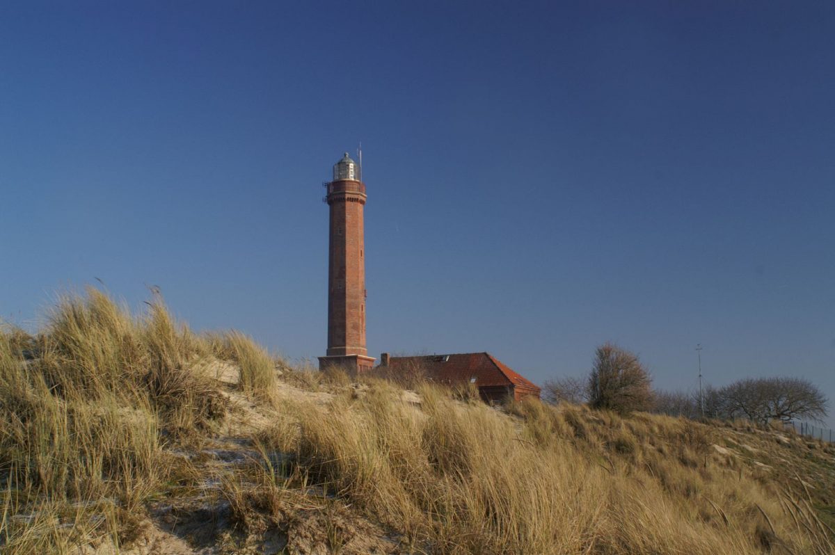 Wer den Norderneyer Leuchtturm erklimmen möchte, kann die umlaufende Zuschauergalerie über 253 Stufen erreichen.